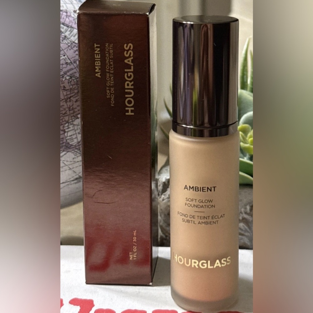 Hourglass Ambient Soft Glow Foundation - 5.5 - BNIB